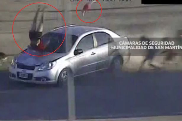 نجات معجزه آسای مادر و فرزند از یک تصادف (فیلم و عکس) نجات معجزه آسای مادر و فرزند از یک تصادف (فیلم و عکس)