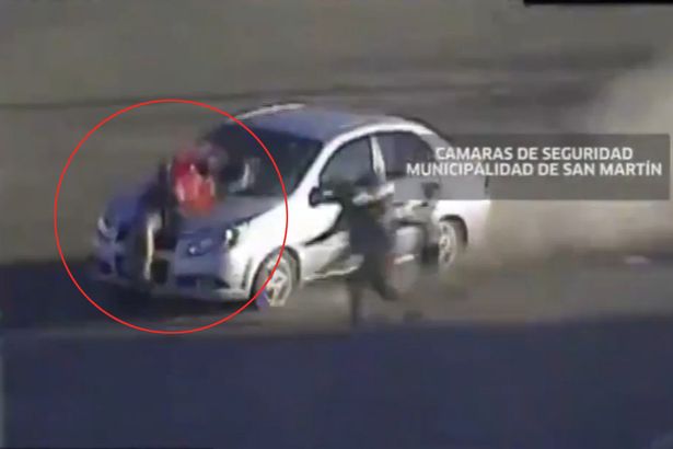 نجات معجزه آسای مادر و فرزند از یک تصادف (فیلم و عکس) نجات معجزه آسای مادر و فرزند از یک تصادف (فیلم و عکس)