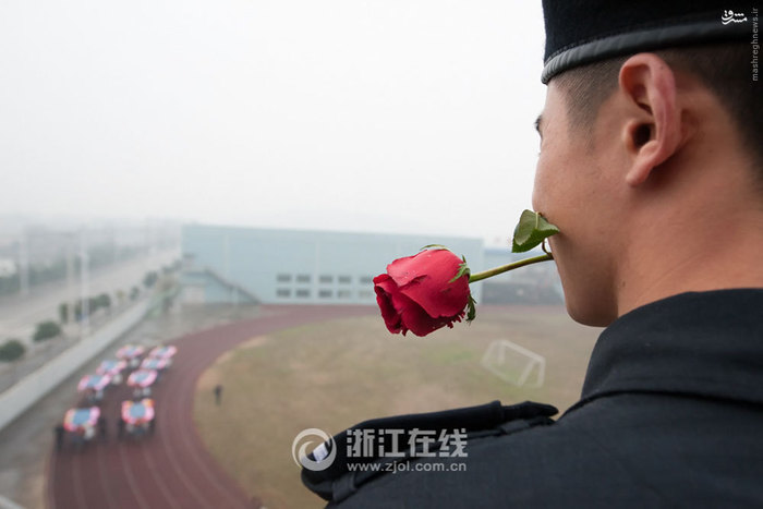 ازدواج رمانتیک پلیس ضربت چین (تصاویر) ازدواج رمانتیک پلیس ضربت چین (تصاویر)