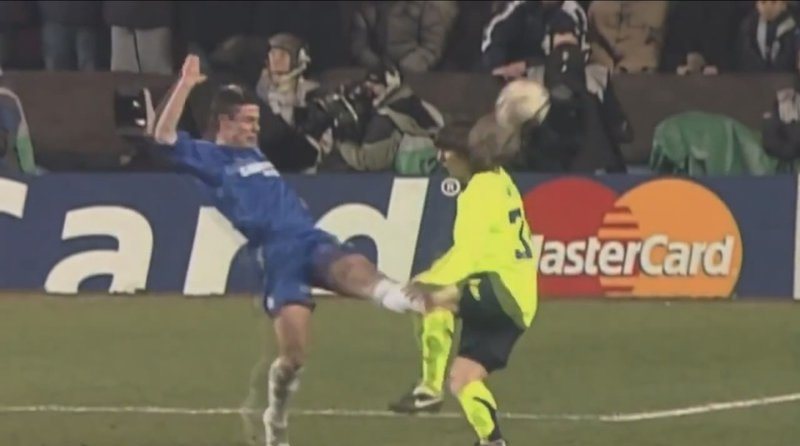 5 خطای شدید روی لیونل مسی (عکس) 5 خطای شدید روی لیونل مسی (عکس)