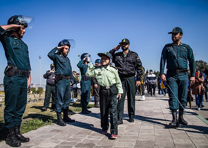 پلیس کودک سرطانی را به آرزویش رساند (تصاویر) پلیس کودک سرطانی را به آرزویش رساند (تصاویر)