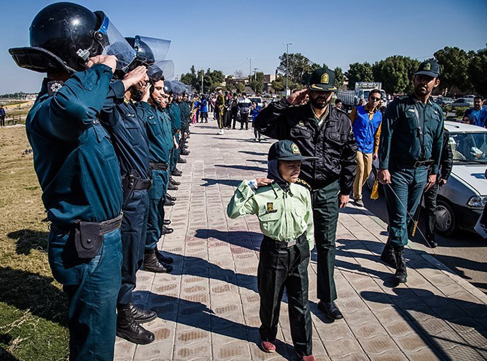 پلیس کودک سرطانی را به آرزویش رساند (تصاویر) پلیس کودک سرطانی را به آرزویش رساند (تصاویر)
