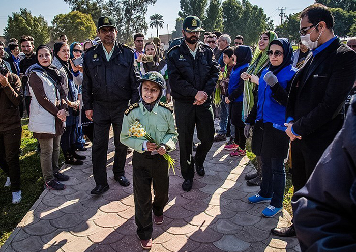 پلیس کودک سرطانی را به آرزویش رساند (تصاویر) پلیس کودک سرطانی را به آرزویش رساند (تصاویر)