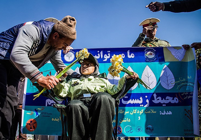 پلیس کودک سرطانی را به آرزویش رساند (تصاویر) پلیس کودک سرطانی را به آرزویش رساند (تصاویر)