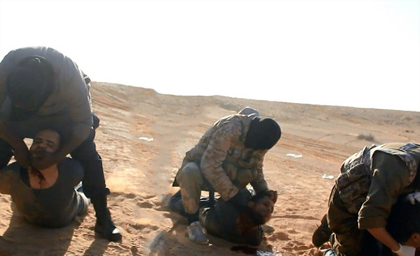 ذبح سه سرباز در لیبی به دست داعش (عکس 18+) ذبح سه سرباز در لیبی به دست داعش (عکس 18+)