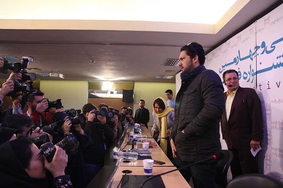 تصاویر جنجال آفرینی حامد بهداد در نشست خبری