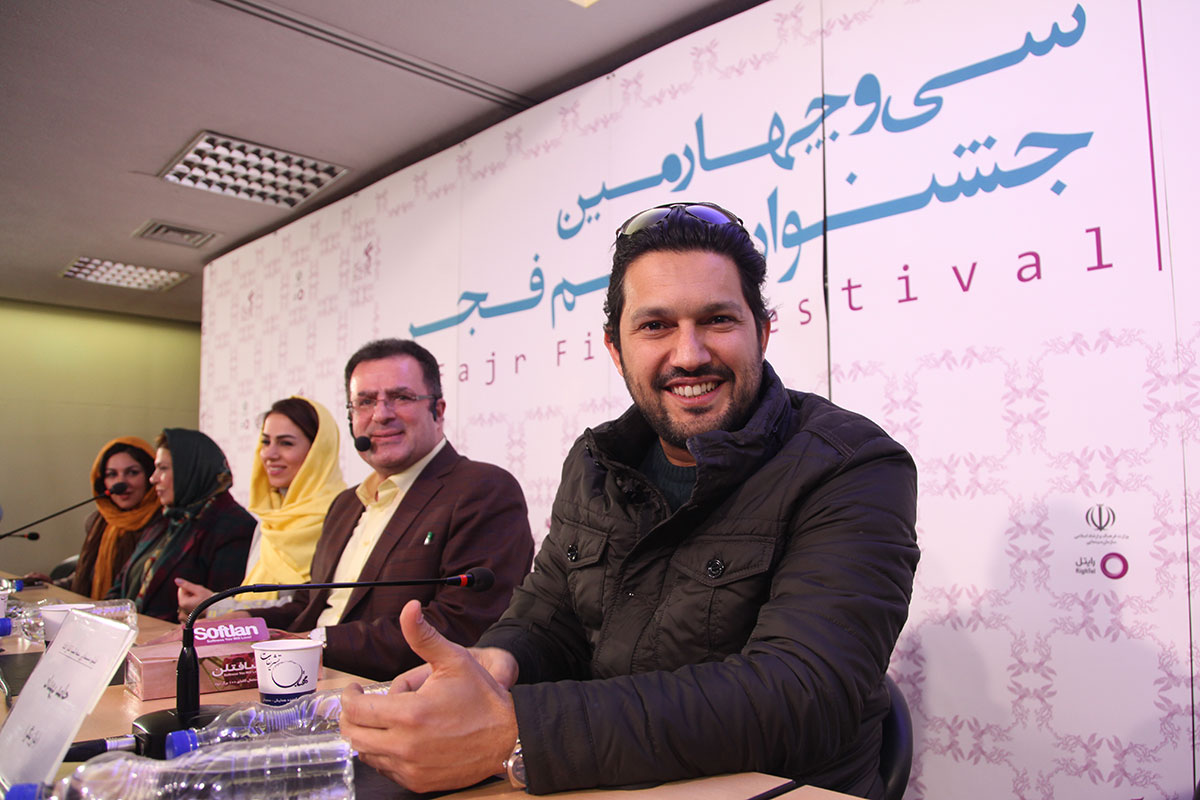 تصاویر جنجال آفرینی حامد بهداد در نشست خبری