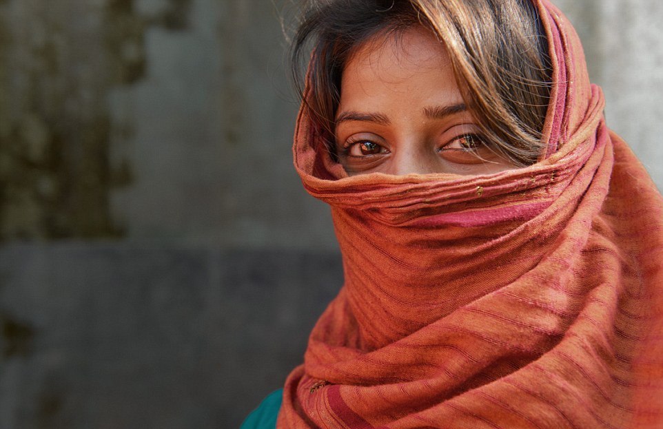 آتش زدن دختر 15 ساله پس از ساعتها تعرض وحشیانه (تصاویر) آتش زدن دختر 15 ساله پس از ساعتها تعرض وحشیانه (تصاویر)