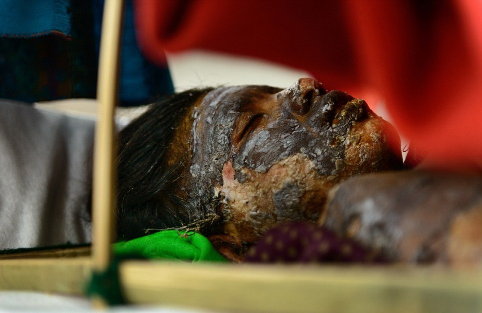 آتش زدن دختر 15 ساله پس از ساعتها تعرض وحشیانه (تصاویر) آتش زدن دختر 15 ساله پس از ساعتها تعرض وحشیانه (تصاویر)