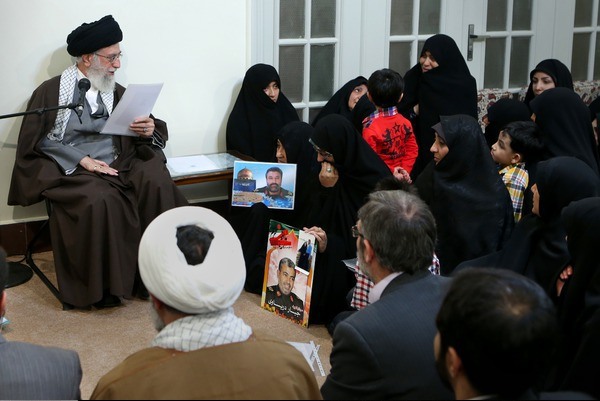 دیدار خانواده شهدای مدافعان حرم اهل بیت(ع) با رهبر انقلاب (تصاویر)