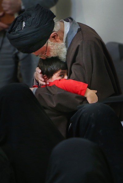 دیدار خانواده شهدای مدافعان حرم اهل بیت(ع) با رهبر انقلاب (تصاویر)