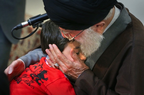 دیدار خانواده شهدای مدافعان حرم اهل بیت(ع) با رهبر انقلاب (تصاویر)