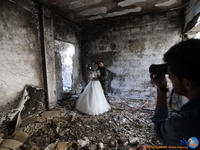 ویرانه های حمص آتلیه عکس های زوج سوری (تصاویر)