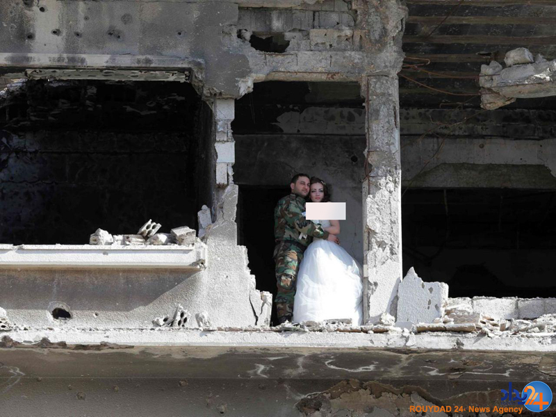 ویرانه های حمص آتلیه عکس های زوج سوری (تصاویر)