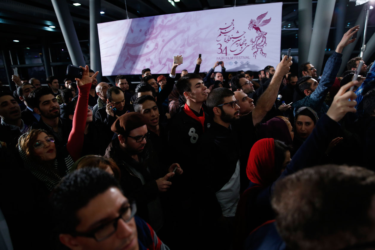 بازیگران بارکد تماشاگران را غافلگیر کردند (تصاویر) بازیگران بارکد تماشاگران را غافلگیر کردند (تصاویر)