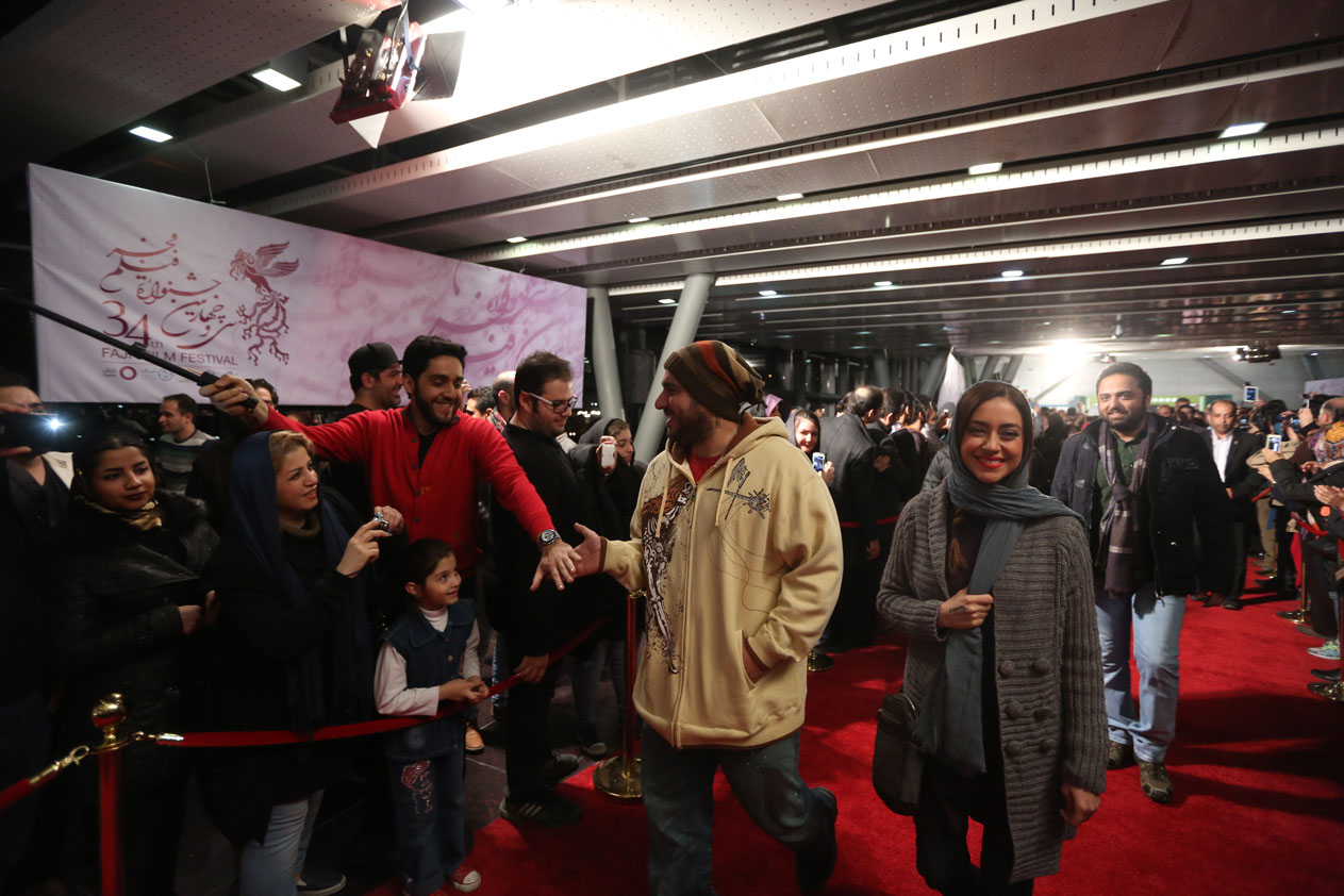 بازیگران بارکد تماشاگران را غافلگیر کردند (تصاویر) بازیگران بارکد تماشاگران را غافلگیر کردند (تصاویر)