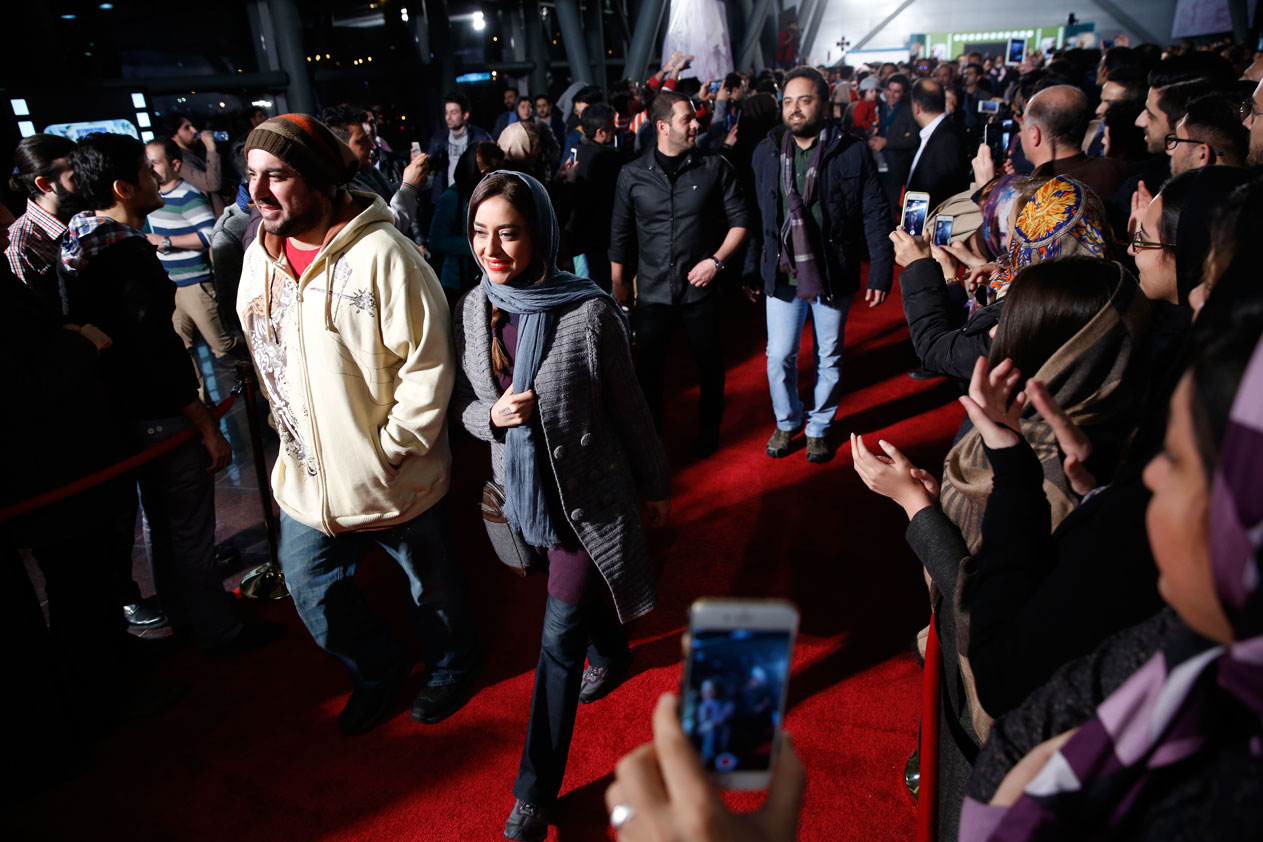 بازیگران بارکد تماشاگران را غافلگیر کردند (تصاویر) بازیگران بارکد تماشاگران را غافلگیر کردند (تصاویر)