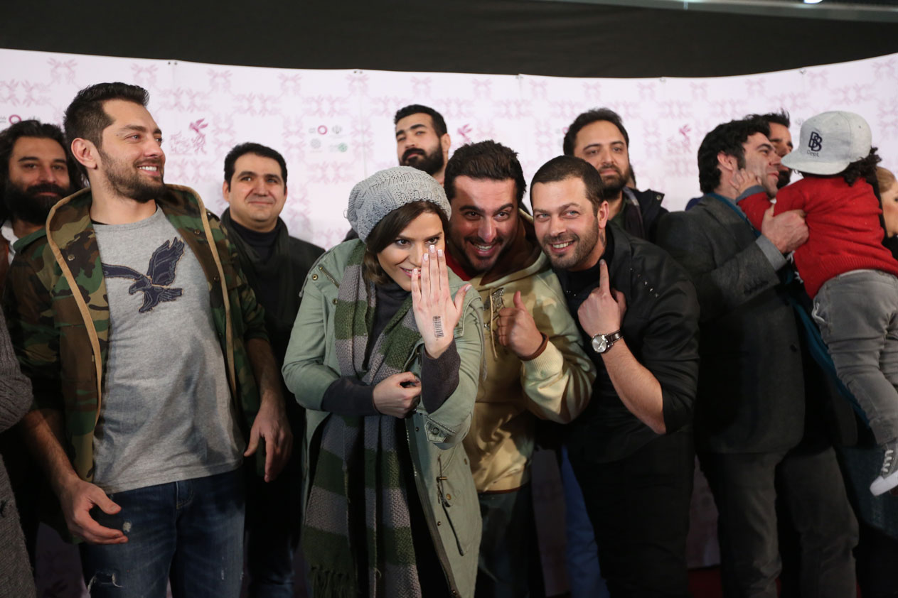 بازیگران بارکد تماشاگران را غافلگیر کردند (تصاویر) بازیگران بارکد تماشاگران را غافلگیر کردند (تصاویر)