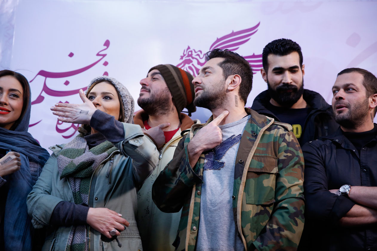 بازیگران بارکد تماشاگران را غافلگیر کردند (تصاویر) بازیگران بارکد تماشاگران را غافلگیر کردند (تصاویر)