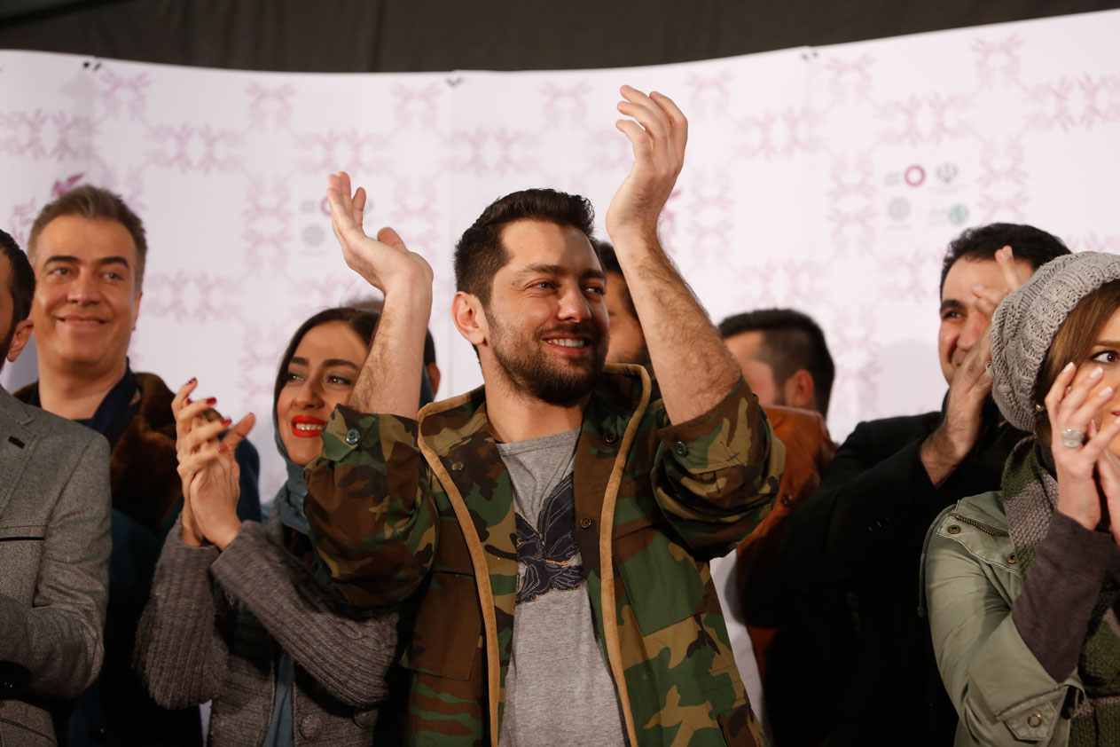 بازیگران بارکد تماشاگران را غافلگیر کردند (تصاویر) بازیگران بارکد تماشاگران را غافلگیر کردند (تصاویر)