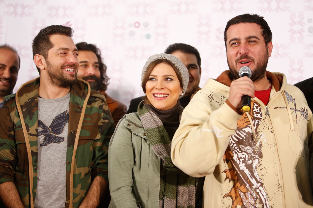 بازیگران بارکد تماشاگران را غافلگیر کردند (تصاویر) بازیگران بارکد تماشاگران را غافلگیر کردند (تصاویر)