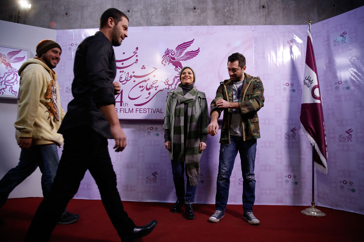 بازیگران بارکد تماشاگران را غافلگیر کردند (تصاویر) بازیگران بارکد تماشاگران را غافلگیر کردند (تصاویر)