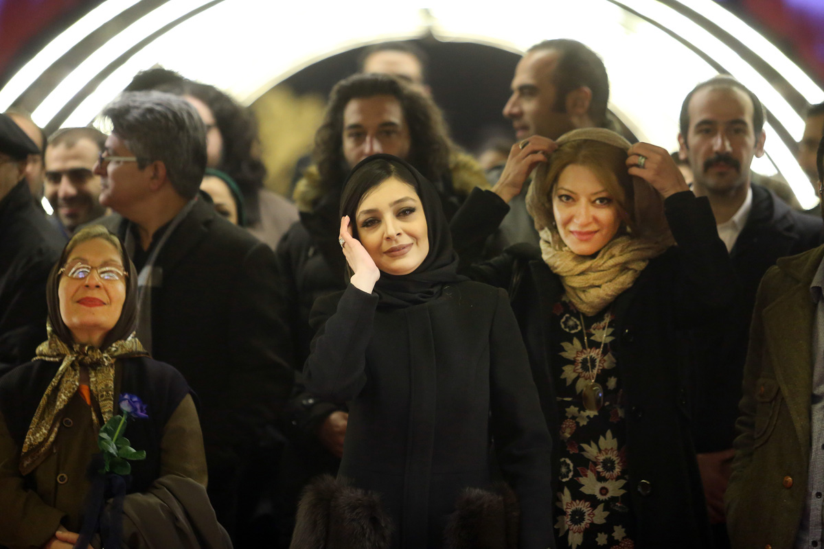 در حاشیه روز هشتم جشنواره فجر (تصاویر) در حاشیه روز هشتم جشنواره فجر (تصاویر)