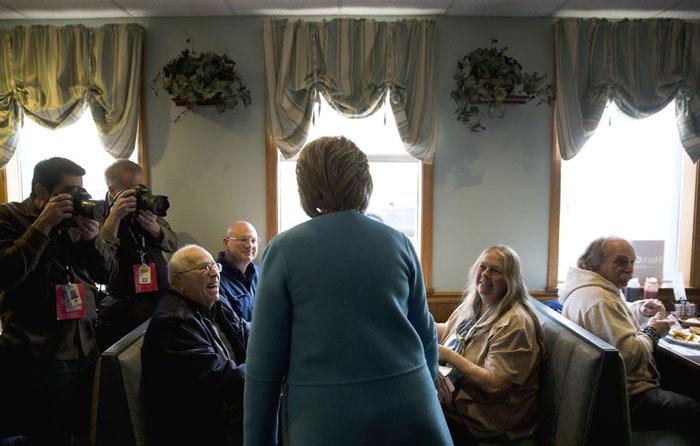 کلینتون ها در رستوران به دنبال رای (تصاویر) کلینتون ها در رستوران به دنبال رای (تصاویر)