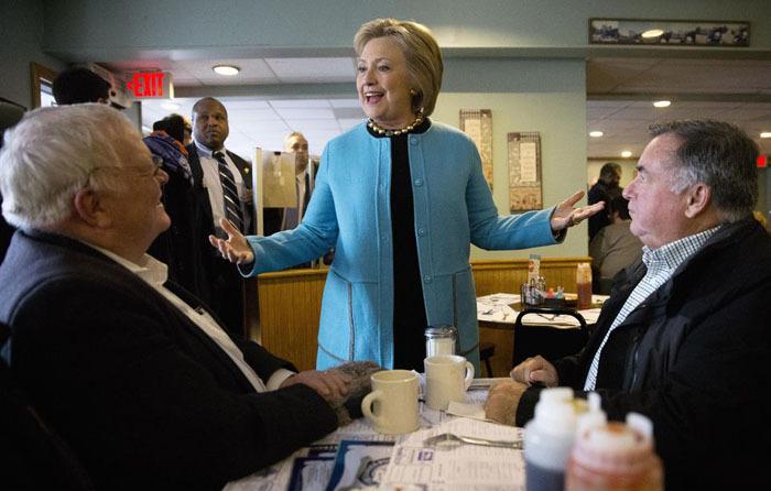 کلینتون ها در رستوران به دنبال رای (تصاویر) کلینتون ها در رستوران به دنبال رای (تصاویر)