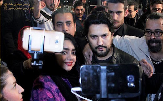 سلفی حامد بهداد با طرفدارانش (عکس)