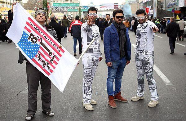 حاشیههای راهپیمایی ۲۲ بهمن (تصاویر) حاشیههای راهپیمایی ۲۲ بهمن (تصاویر)
