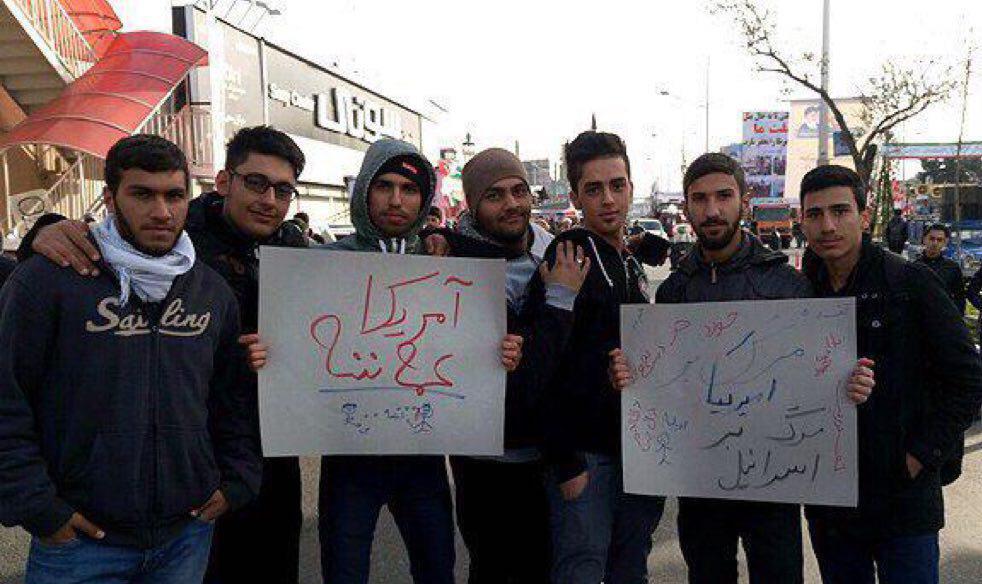 حاشیههای راهپیمایی ۲۲ بهمن (تصاویر) حاشیههای راهپیمایی ۲۲ بهمن (تصاویر)