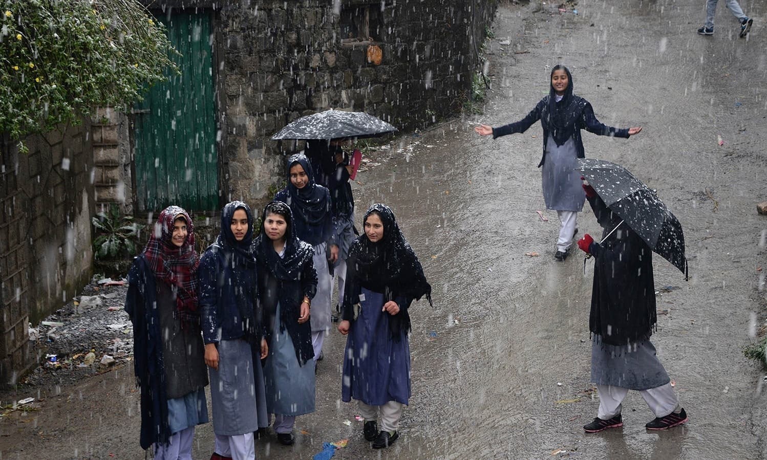 بارش برف پس از ۱۰ سال در پایتخت پاکستان (تصاویر)