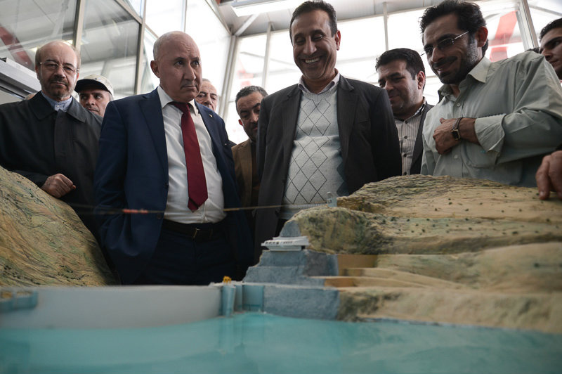 بازدید وزیر آب و محیط زیست الجزایر از سد کارون ۳ و ۴