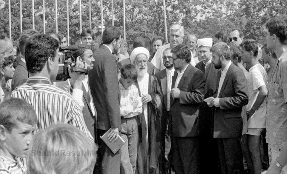 آیت الله جنّتی در جنگ بوسنی ۲ (تصاویر) آیت الله جنّتی در جنگ بوسنی ۲ (تصاویر)