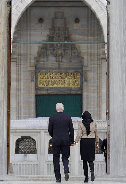 معاون اوباما و همسرش در مسجد (تصاویر) معاون اوباما و همسرش در مسجد (تصاویر)