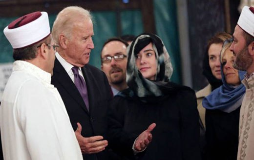 معاون اوباما و همسرش در مسجد (تصاویر) معاون اوباما و همسرش در مسجد (تصاویر)