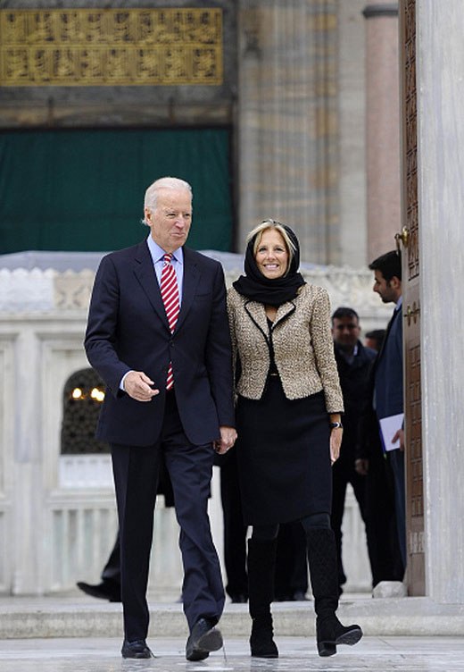 معاون اوباما و همسرش در مسجد (تصاویر) معاون اوباما و همسرش در مسجد (تصاویر)