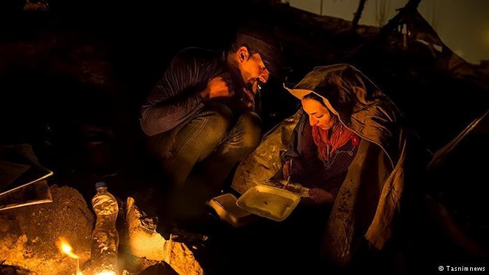 زن کارتن خواب از شهر جمع آوری شدند(تصاویر) زن کارتن خواب از شهر جمع آوری شدند(تصاویر)