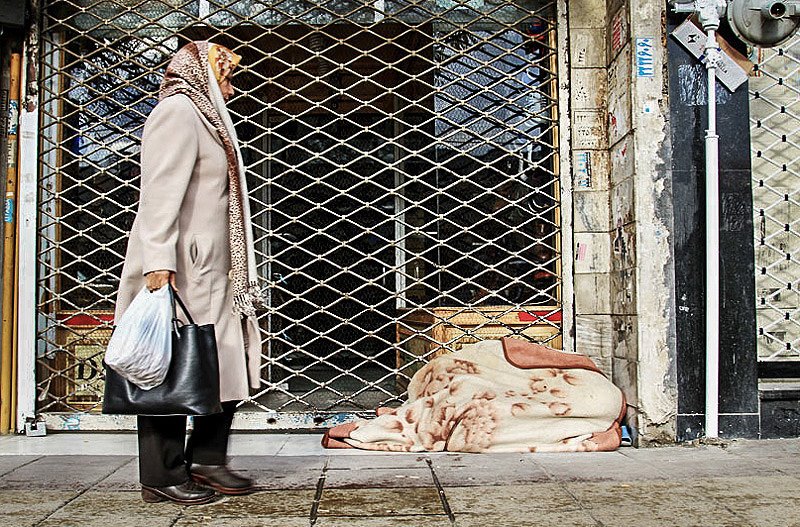 زن کارتن خواب از شهر جمع آوری شدند(تصاویر) زن کارتن خواب از شهر جمع آوری شدند(تصاویر)