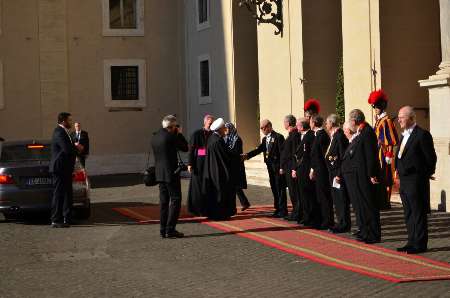 ورود روحانی به واتیکان برای دیدار با پاپ (تصاویر)