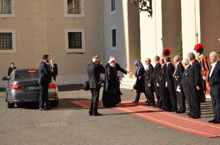 ورود روحانی به واتیکان برای دیدار با پاپ (تصاویر)