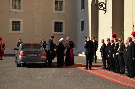 ورود روحانی به واتیکان برای دیدار با پاپ (تصاویر)