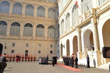 ورود روحانی به واتیکان برای دیدار با پاپ (تصاویر)