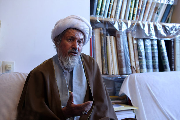 باید از آبرو گذشت تا کسب آبرو کرد