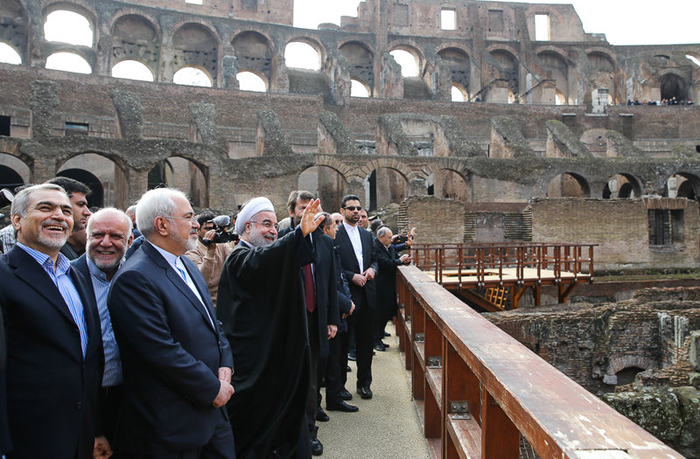 بازدید روحانی از میدان نبرد گلادیاتورها (تصاویر) بازدید روحانی از میدان نبرد گلادیاتورها (تصاویر)