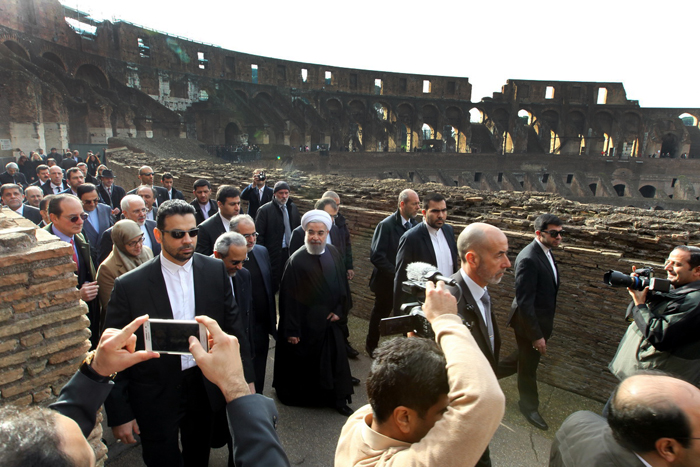 بازدید روحانی از میدان نبرد گلادیاتورها (تصاویر) بازدید روحانی از میدان نبرد گلادیاتورها (تصاویر)