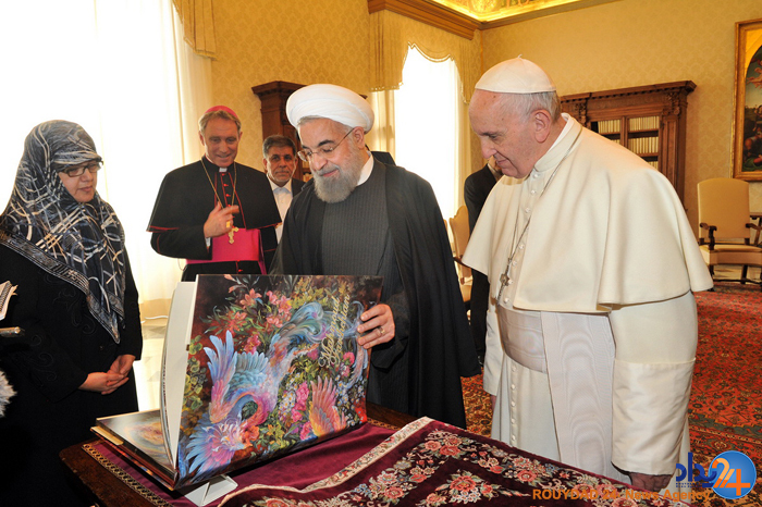 زن همراه روحانی در دیدار با پاپ کیست؟