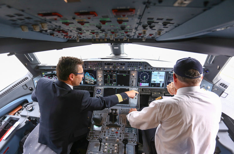 فرود اولین هواپیمای ایرباس ۳۵۰ در فرودگاه بین‌المللی مهرآباد