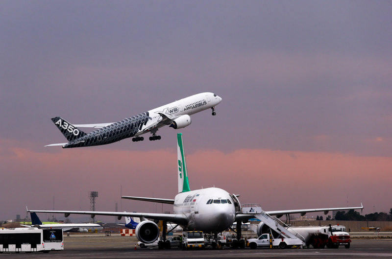 فرود اولین هواپیمای ایرباس ۳۵۰ در فرودگاه بین‌المللی مهرآباد
